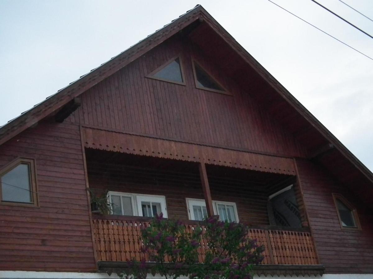 Hotel Kalmi Vendeghaz Corund  Exterior foto